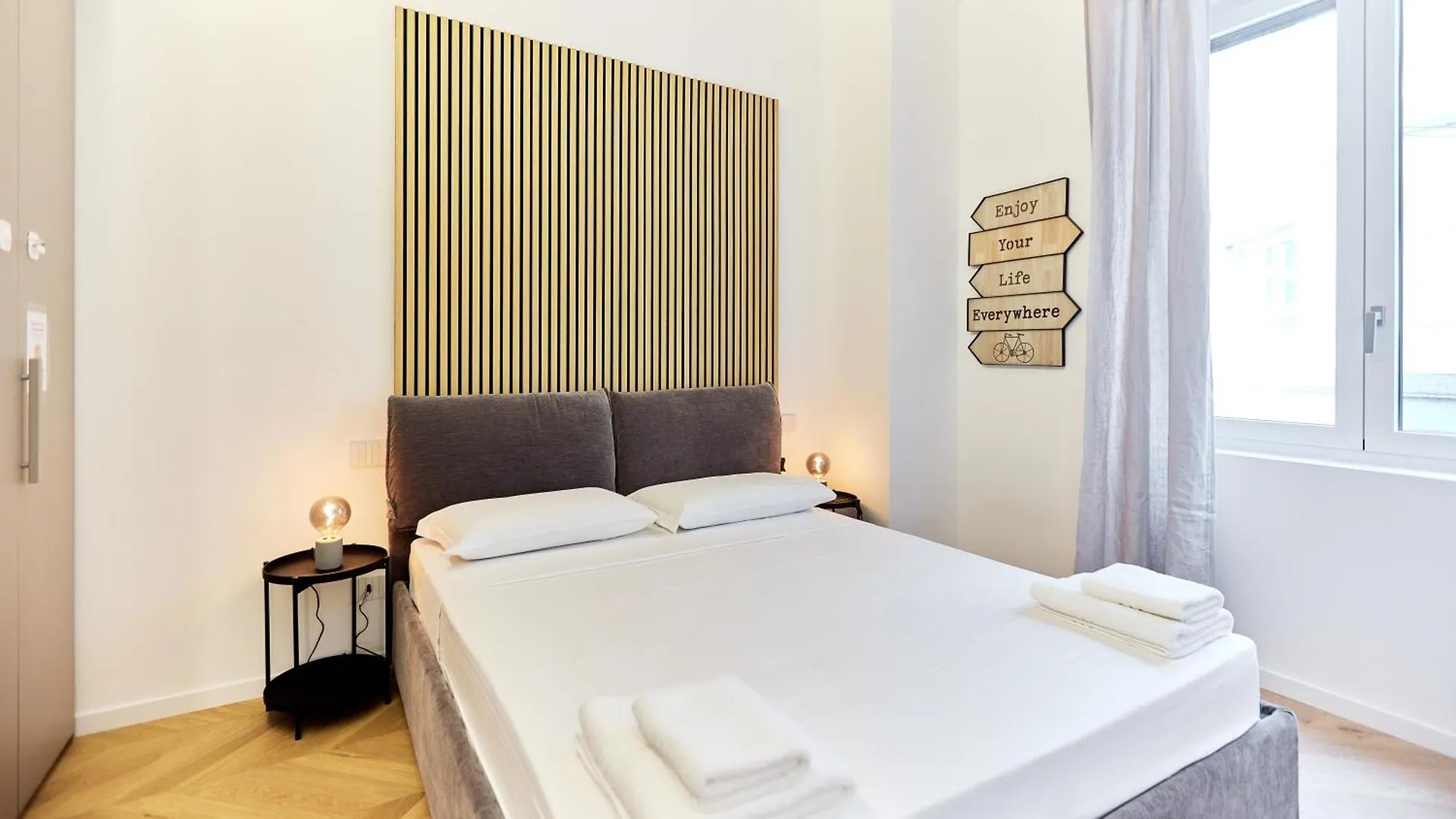 Duomo Imperial Suits - Modern And Comfortable Milan