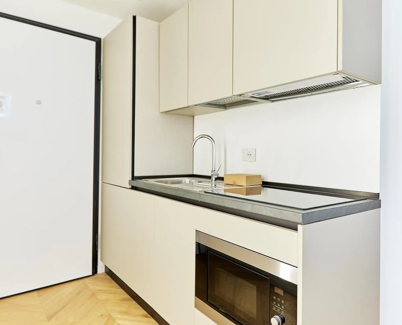 Duomo Imperial Suits - Modern And Comfortable Milano 0*,  Italien