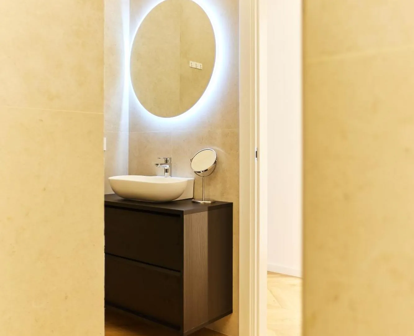 Duomo Imperial Suits - Modern And Comfortable Milano